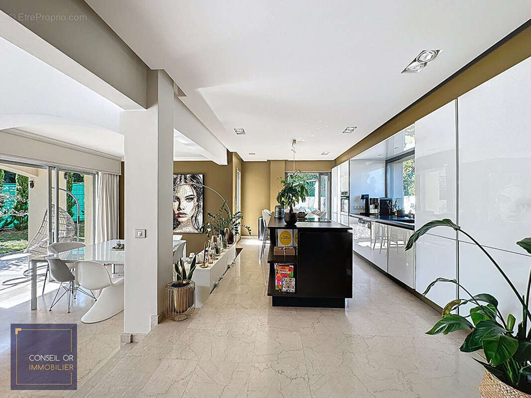 Maison à SAINT-GENIS-LAVAL