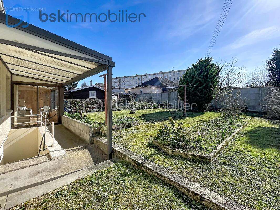 Maison à SAINT-ETIENNE-DU-ROUVRAY