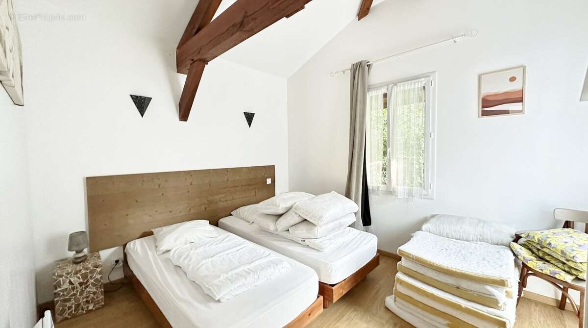 Entre Forêt Landaise et Art de Vivre  Ensemble de deux maisons sur 1638 m² de terrain boisé. - photo 16