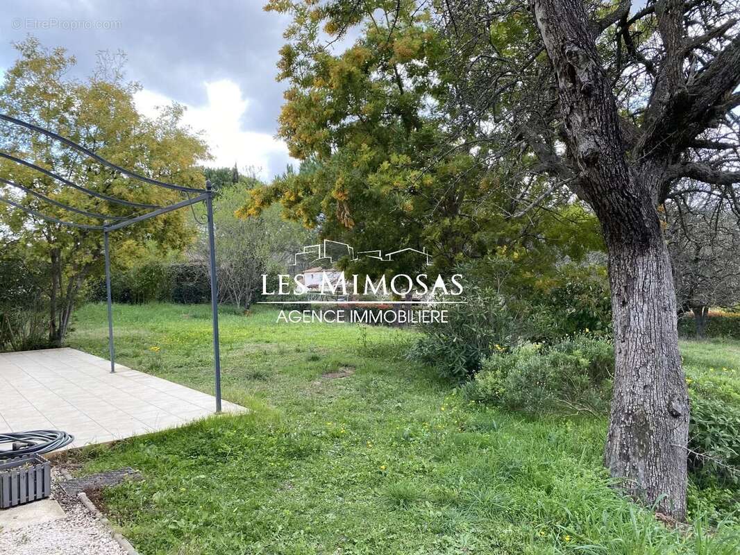 Maison à BAGNOLS-EN-FORET