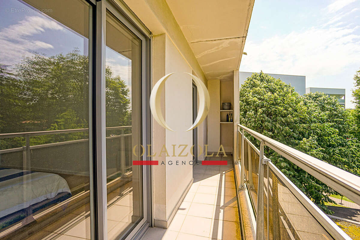 ANGLET MAIRIE - T4 traversant de 105 m² avec deux balcons, ascenseur et parking - photo 11
