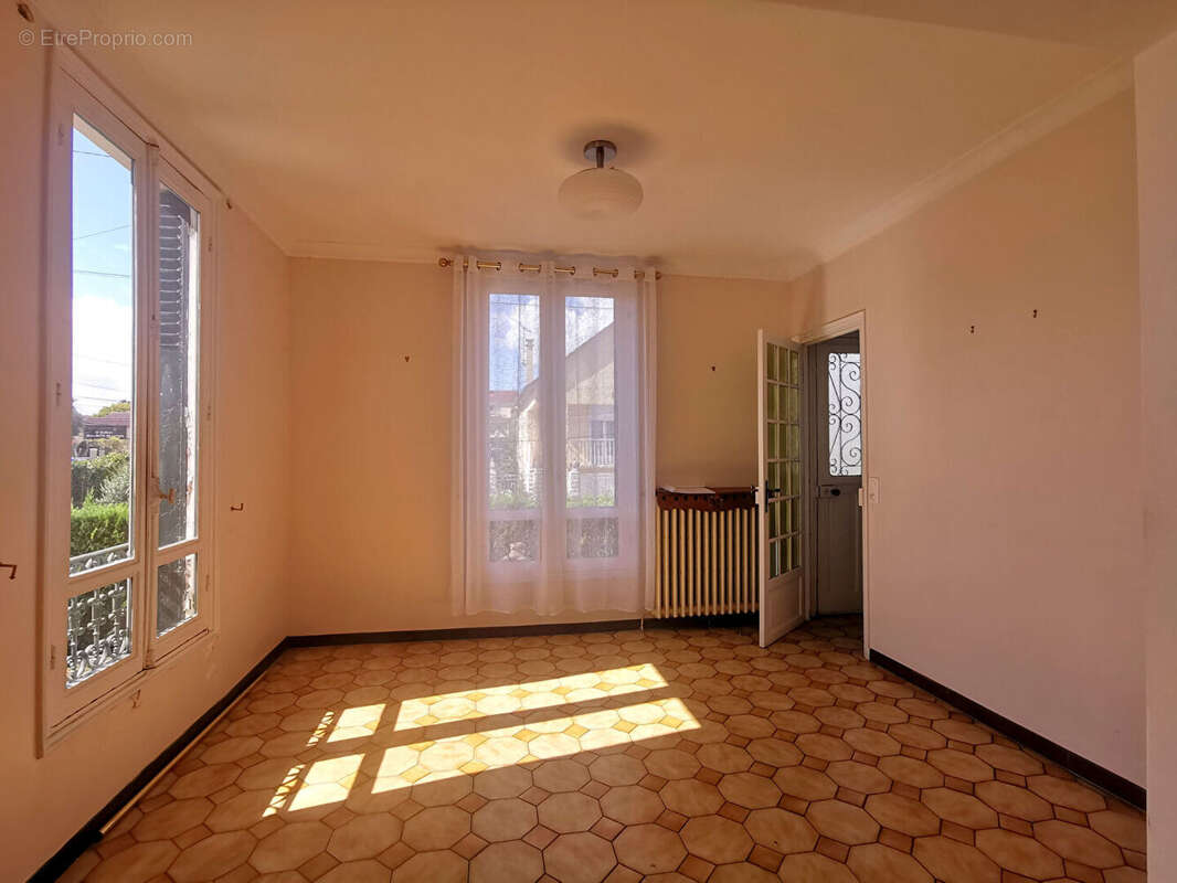 Maison à MONTIGNY-LES-CORMEILLES