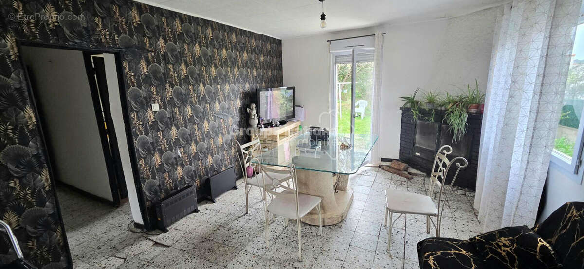 LE ROVE! Maison avec travaux de type 3/4 de 74 m²  sur 572 m² de terrain - photo 3