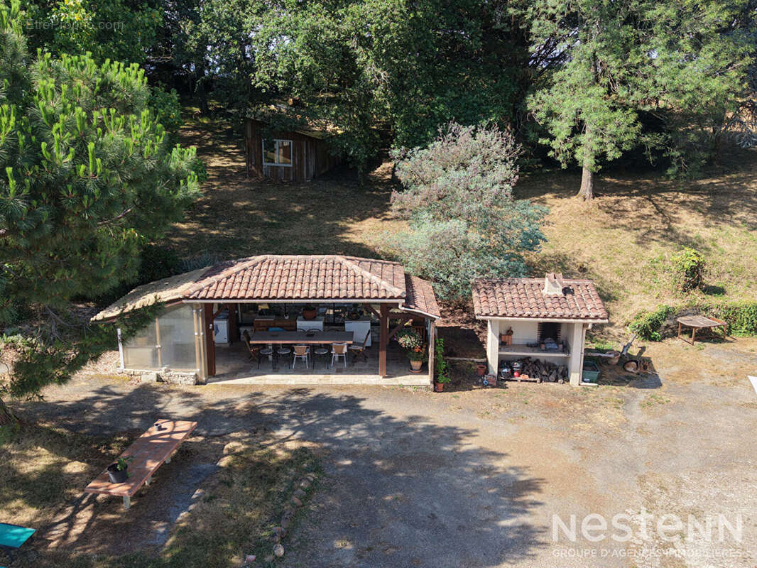 A Vendre Maison en pierre rénovée avec dépendances, piscine et parc arboré sur un hectare - photo 24
