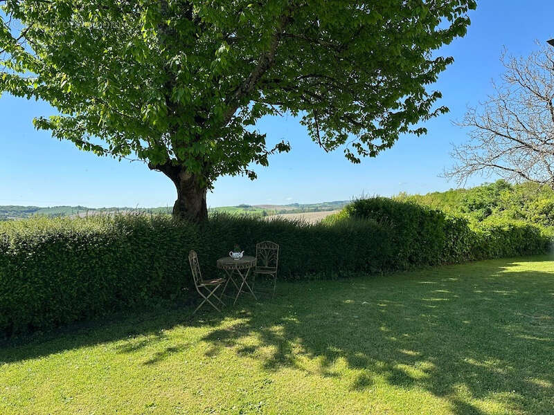 Maison à NANTEUIL-AURIAC-DE-BOURZAC