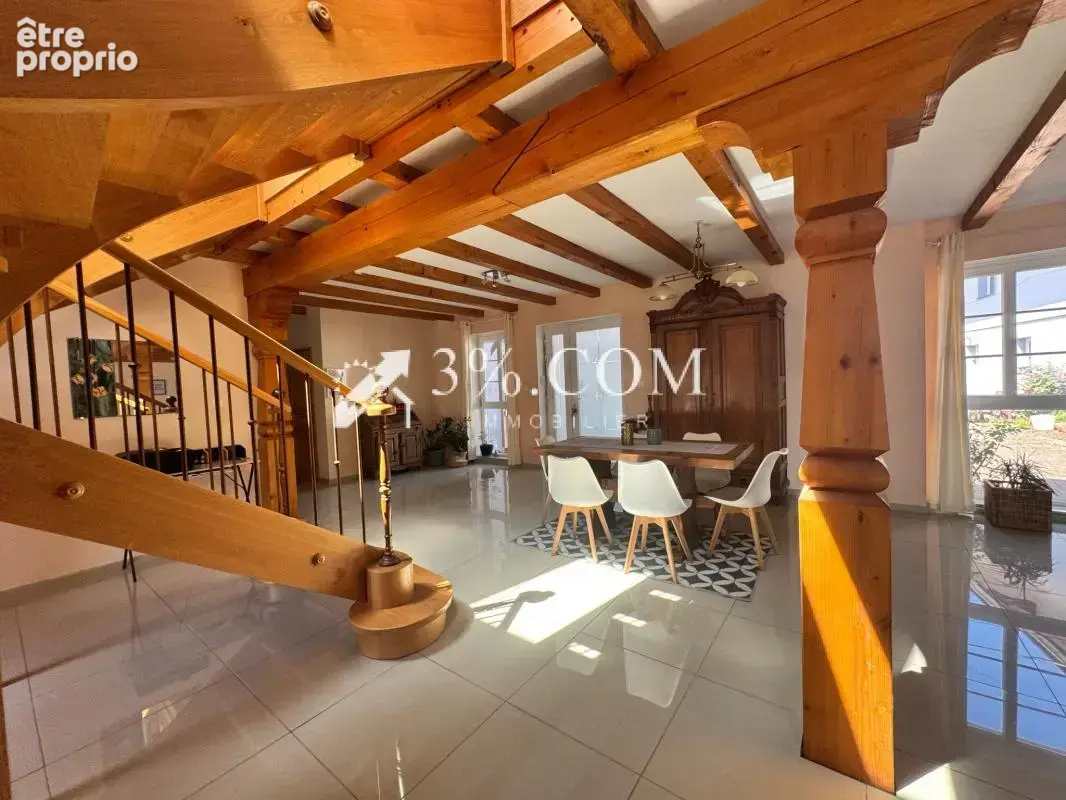 3%COM Propriété composée de 2 Maisons - piscine et jardin - photo 3