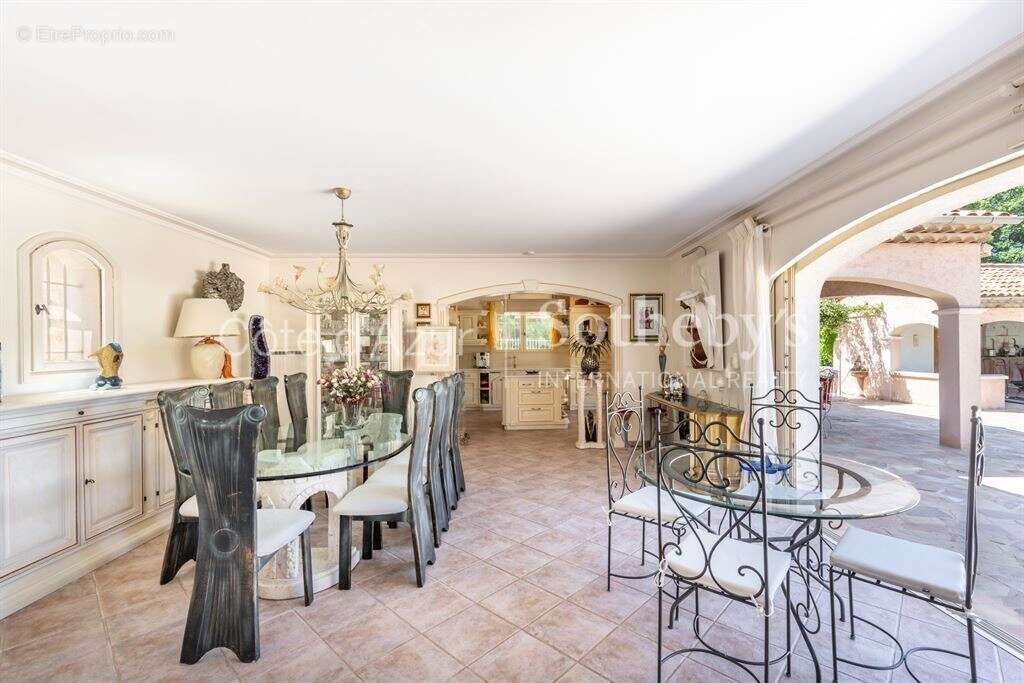 Villa avec piscine et vue panoramique à vendre à Cabris, proche Grasse et Cannes - photo 13