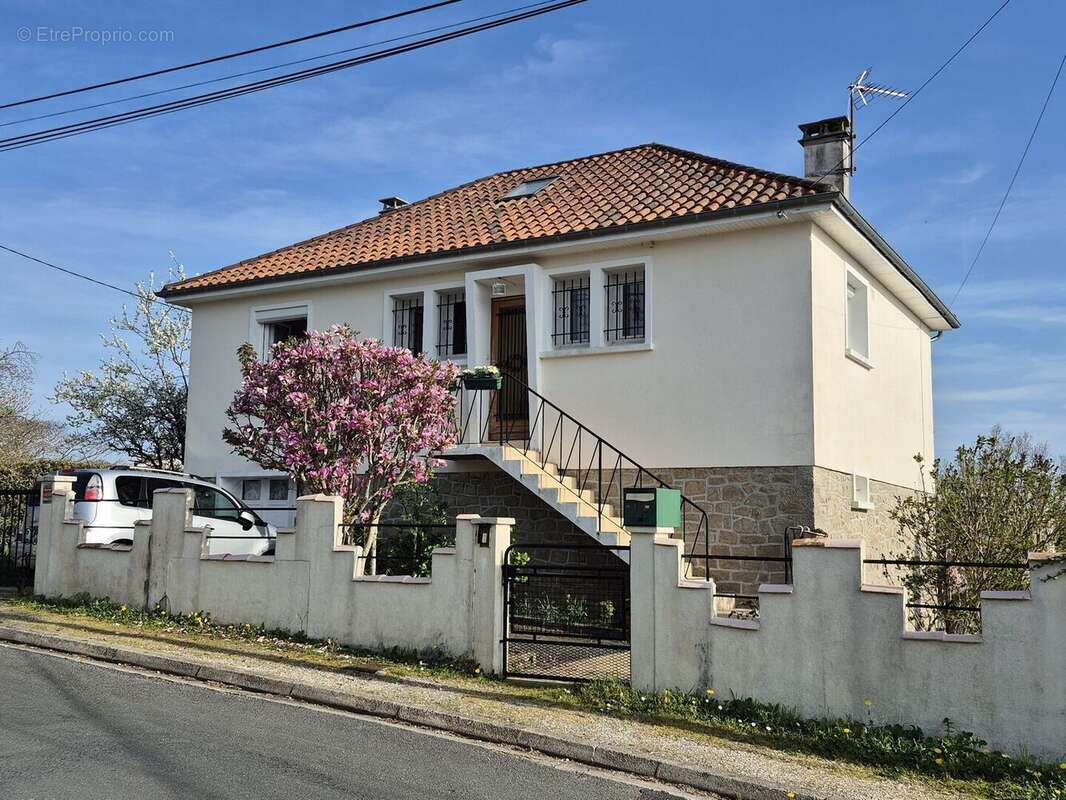 20260324163059 - Maison à NONTRON