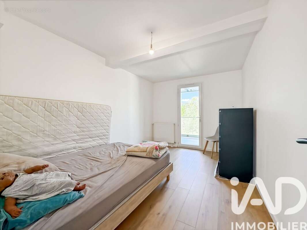 Maison 186 m² à Laval  - photo 9