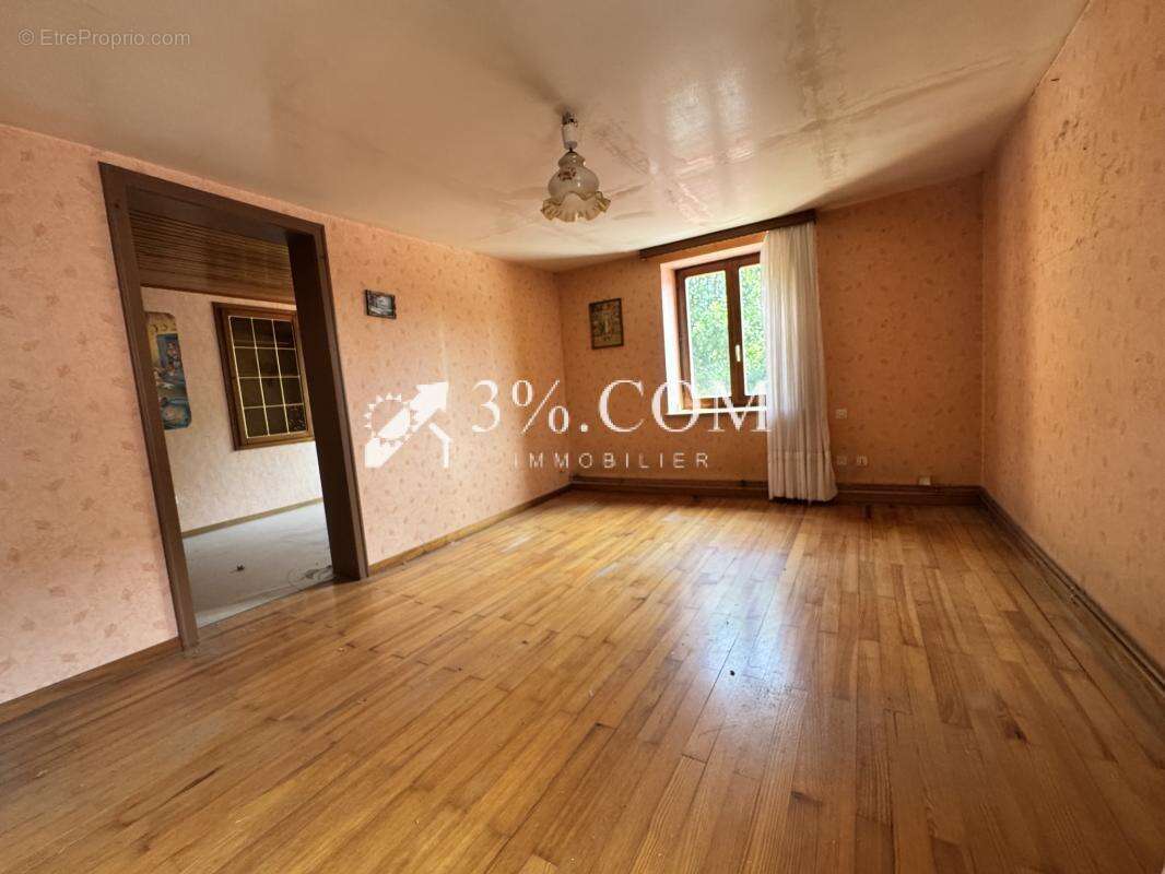 3%COM Maison avec dépendance - photo 7