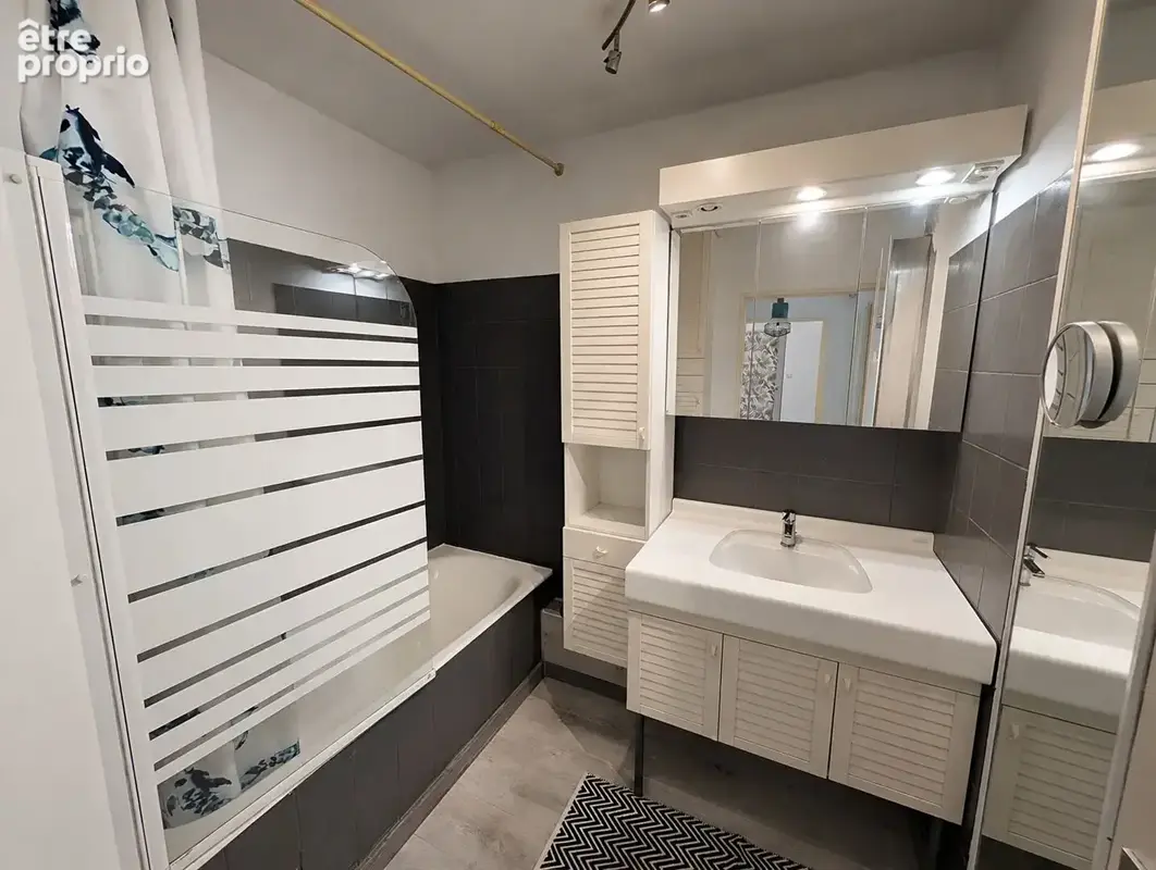 Hyères- Appartement T3 - 72m² - Garage - Terrasse 35 m² - photo 6