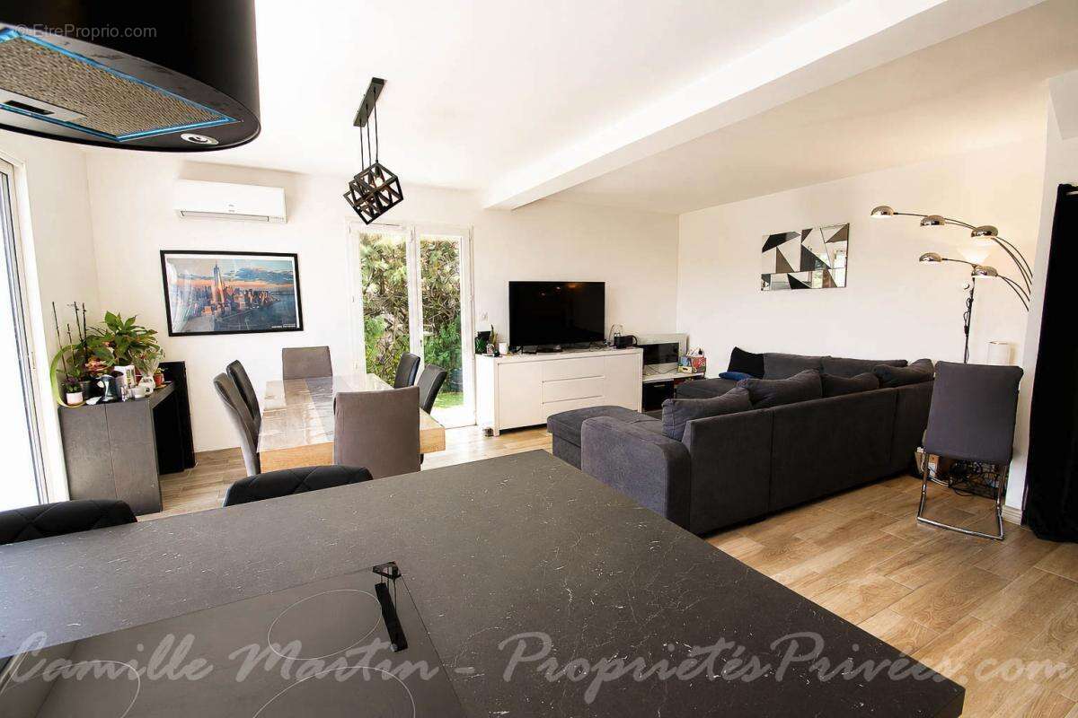 Maison à ROQUEBRUNE-SUR-ARGENS