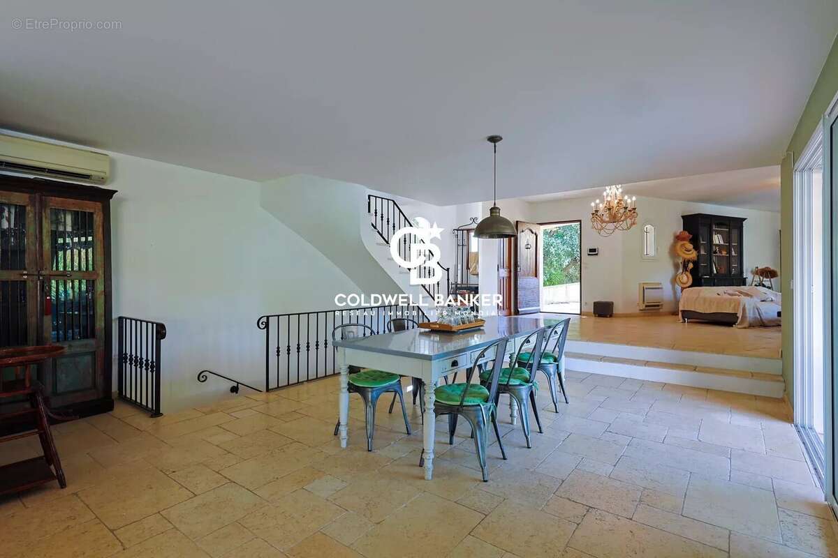 Maison à BORMES-LES-MIMOSAS