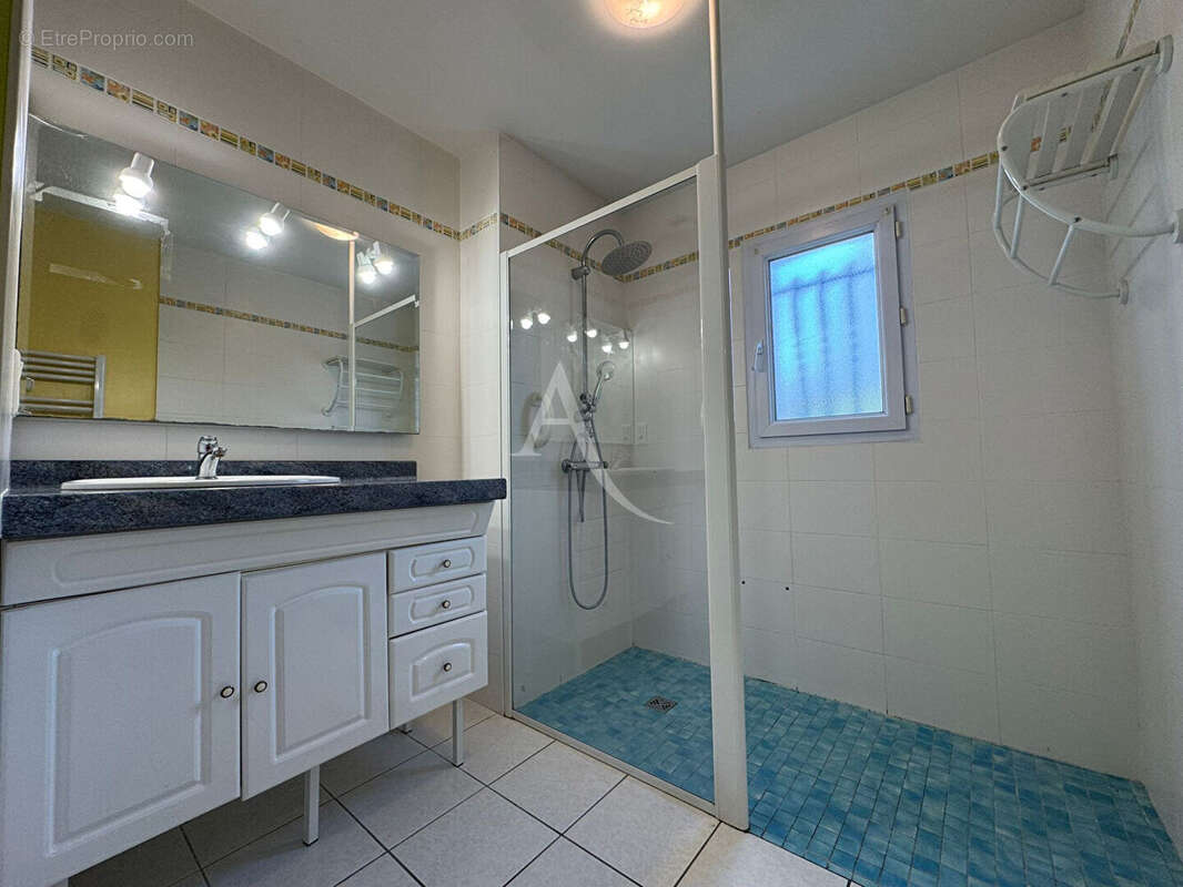 Maison à BEAULIEU-SOUS-LA-ROCHE