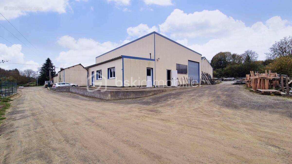 Commerce à SAINT-GERMAIN-EN-COGLES