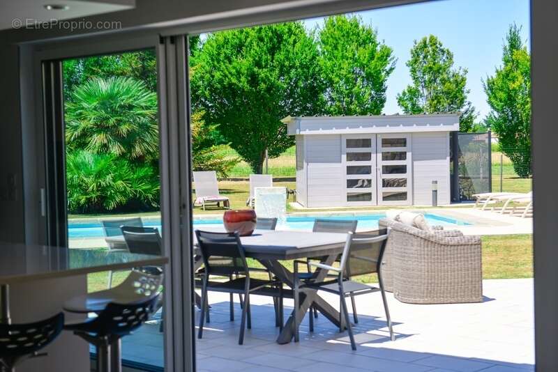 Maison contemporaine haut de gamme 203m2 avec piscine chauffée et double garage - photo 14