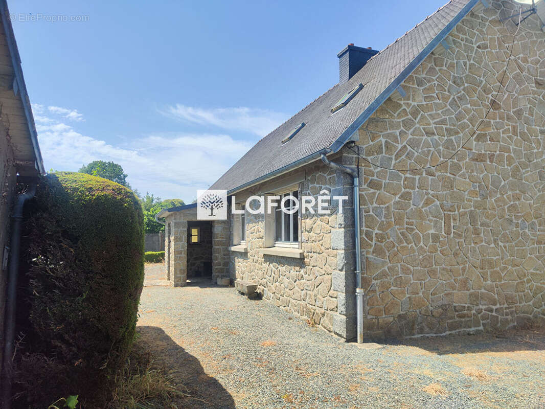 Belle opportunité ! Maison en pierre à fort potentiel ? 5 chambres avec vie de plain-pied, à 5 min de Guingamp - photo 3