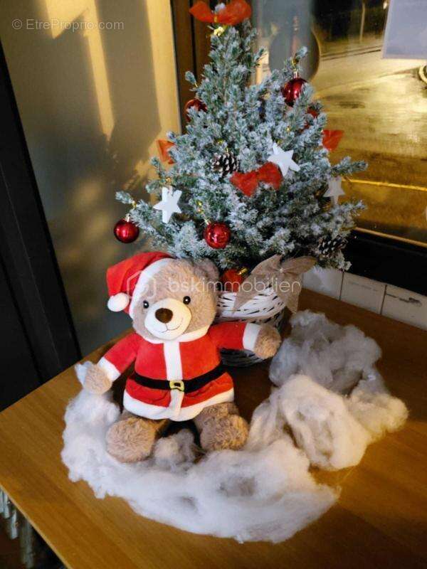 Commerce à LA CHAPELLE-DE-LA-TOUR