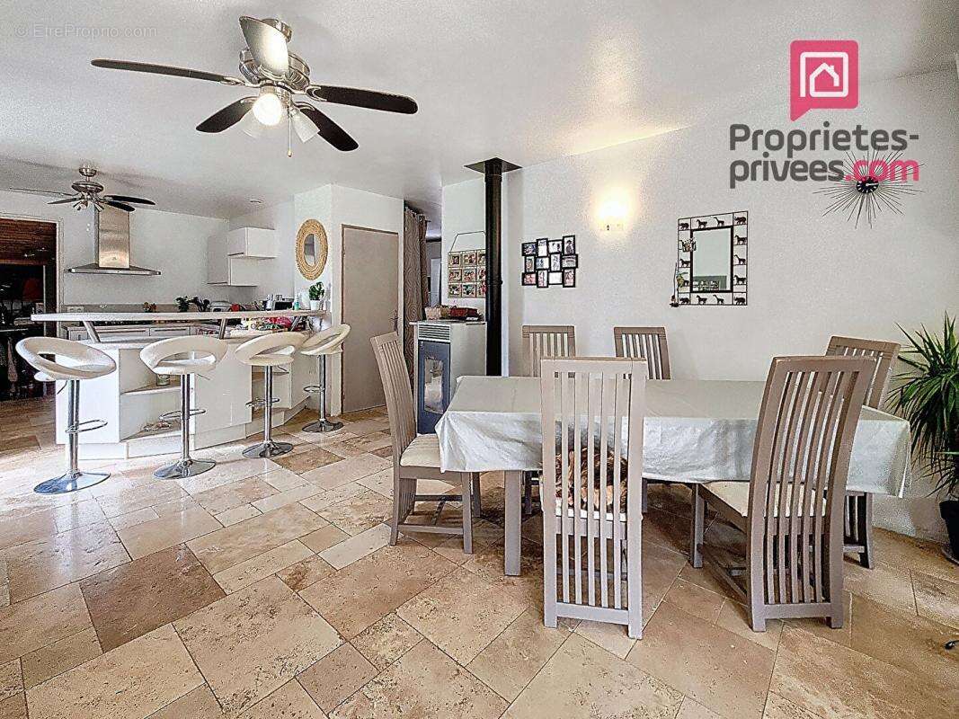 Maison à BAGNOLS-EN-FORET