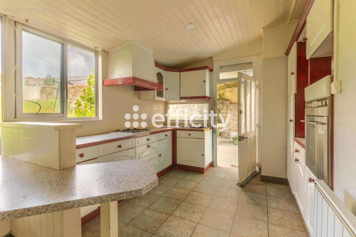 Maison 145 m² à La Bruffiere  - photo 2
