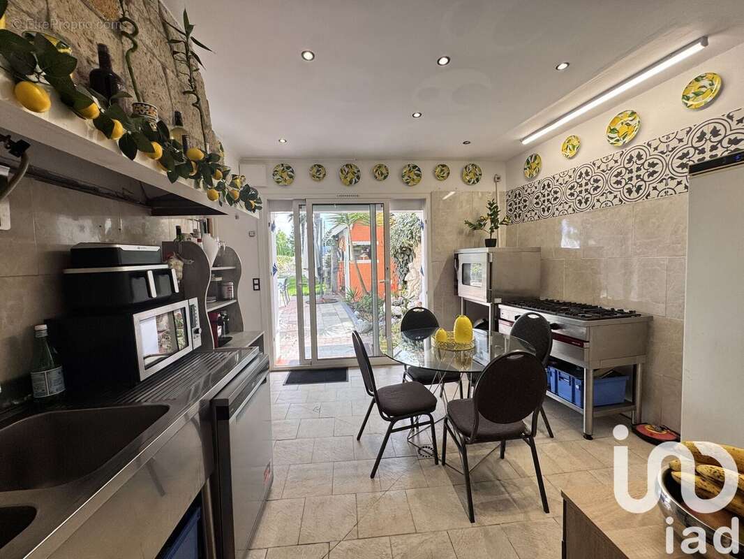 Maison 181 m² à Lamarque-Pontacq  - photo 6