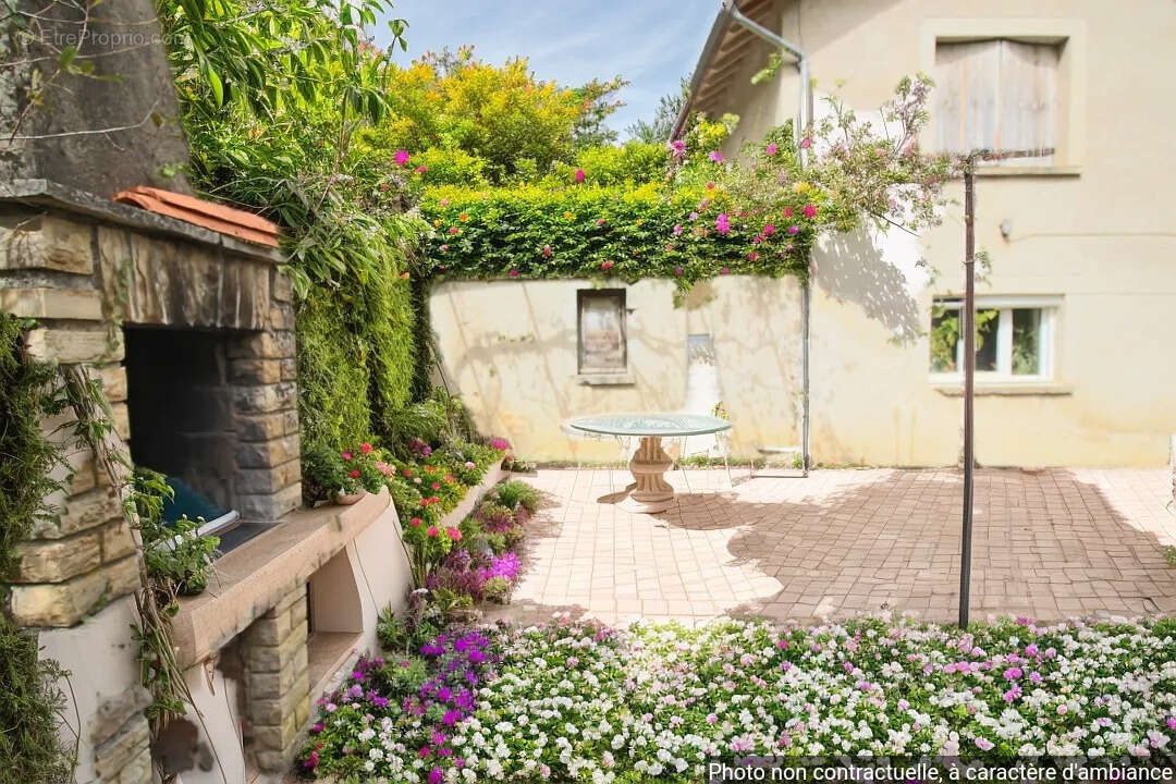 Maison à PUY-L&#039;EVEQUE