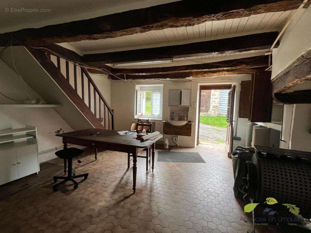 Maison à EYMOUTIERS