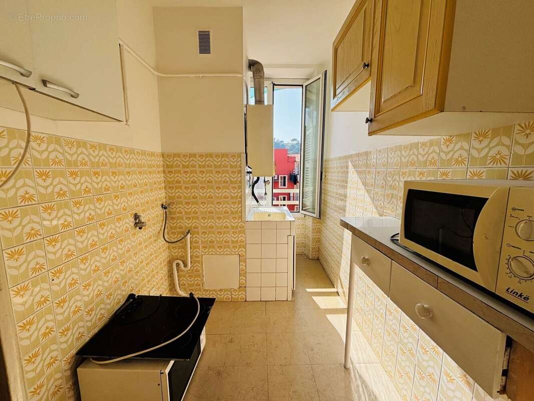 NICE CENTRE/LE PORT : 2 pièces 28m2 plein Ouest au calme sur cour - photo 8