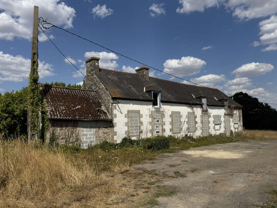 Pontivy ensemble immobilier a rehabiliter avec terrain 4 000 m2 - photo 2