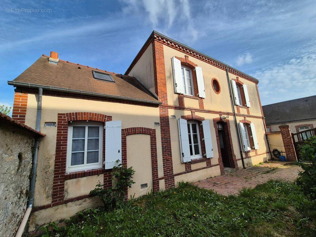 Maison à PRUNAY-LE-GILLON