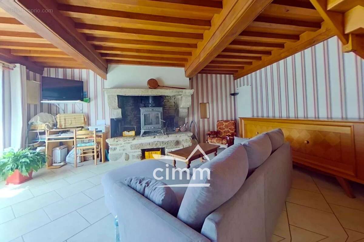 Maison ancienne de caractère avec dépendance (65m²)– Vic-sous-Thil-145000€ - photo 2