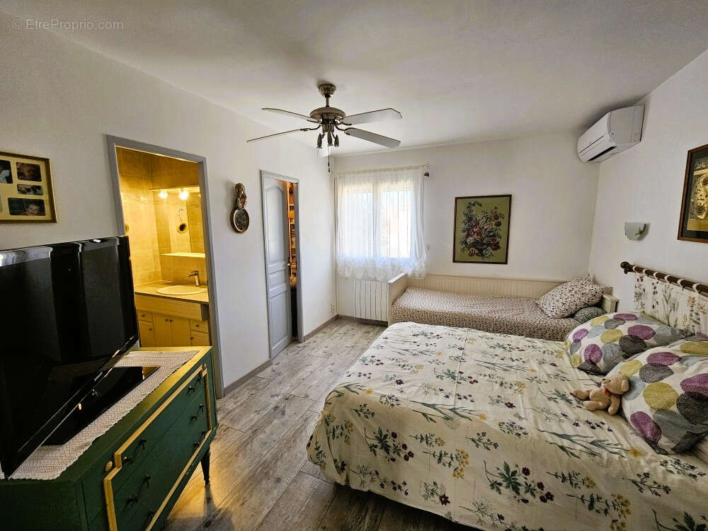 Maison à SAINT-LAURENT-DE-LA-SALANQUE