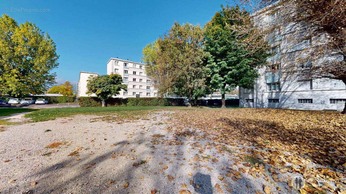 Appartement à SAINT-MARTIN-D'HERES