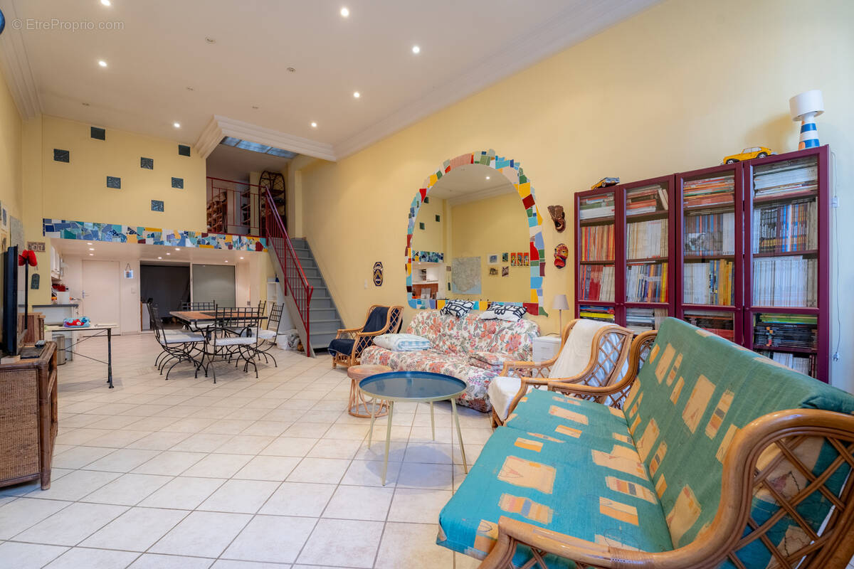 Appartement à MARSEILLE-1E