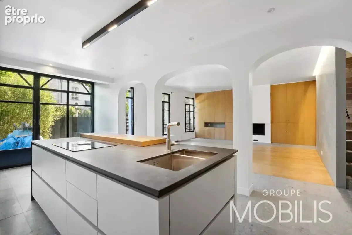 Exclusivité - levallois-perret - villa chaptal - maison familiale rénovée 5 chambres avec jardin, terrasse, balcons et piscine i - photo 2