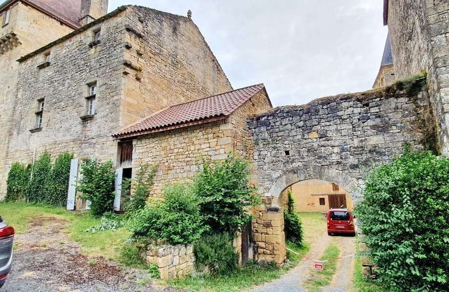 Corps de logis d'exception  Ancien château des XIII? & XV? siècles  Saint Pompon (25 km de Sarlat) - photo 2