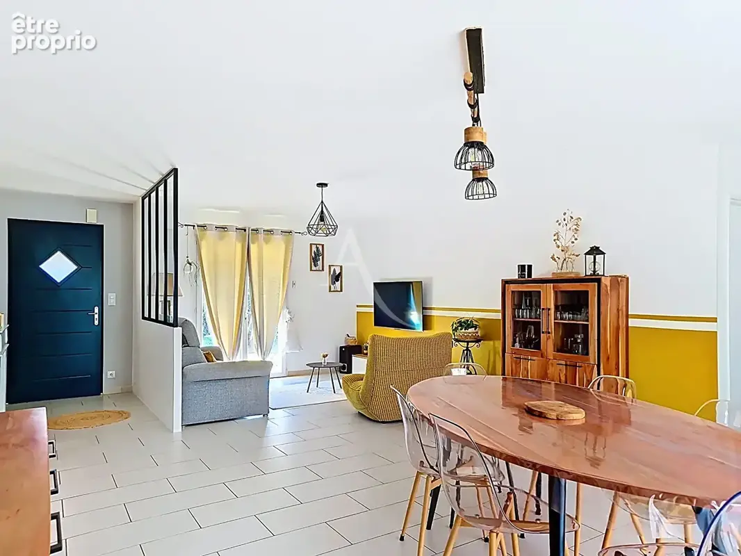 Maison de plain-pied située à st Macaire du bois. - photo 4
