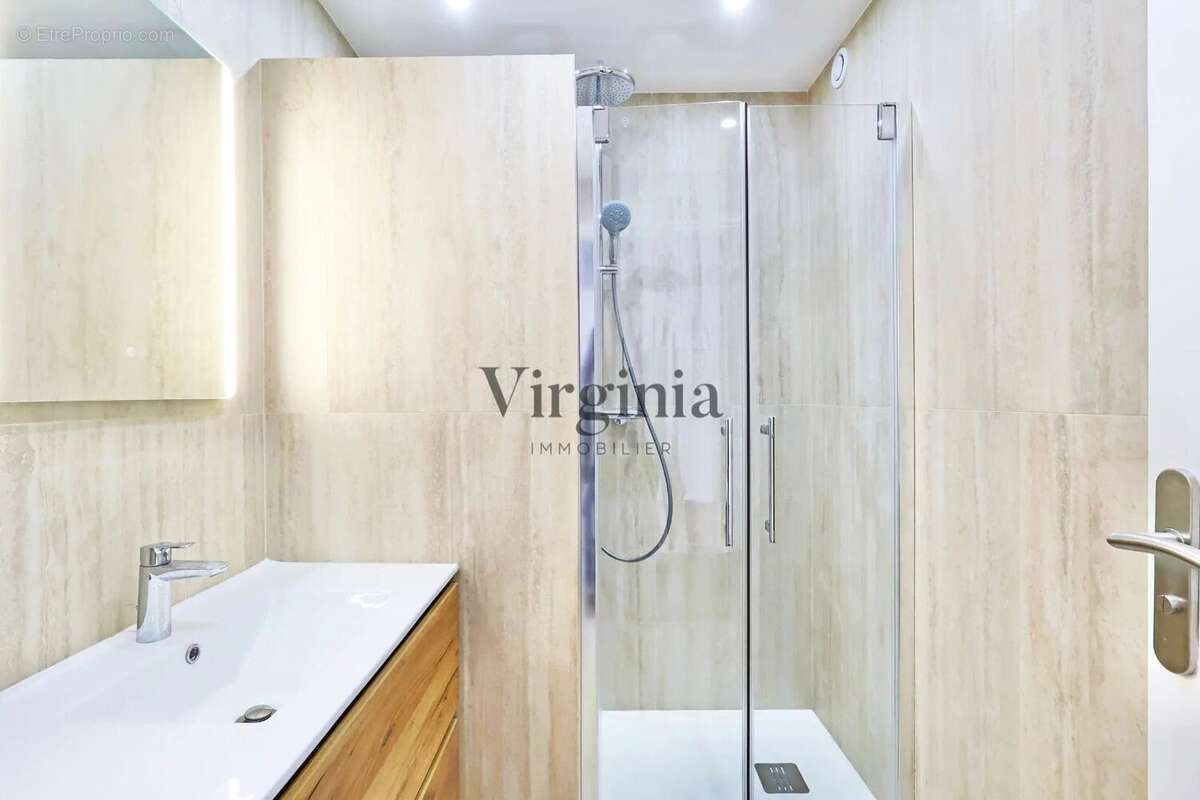 Appartement à CHARENTON-LE-PONT
