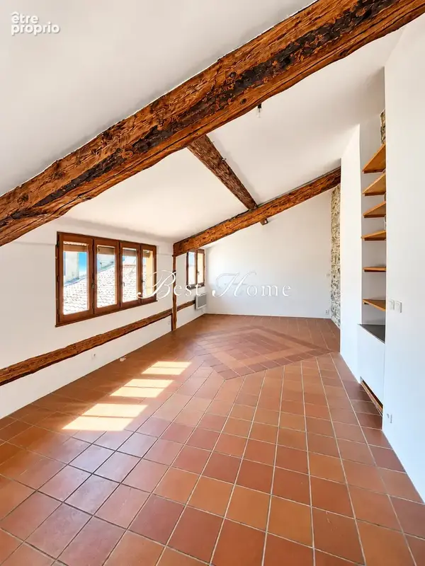 A VENDRE NÎMES: Appartement T3 bis de 96 m2   Dernier étage, volumes et cachet au cœur de l’Écusson - photo 3