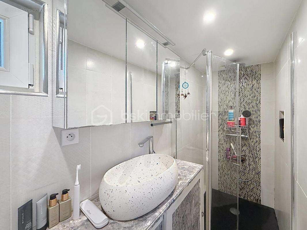 Charmante maison familiale avec 2 chambres, bureau et jardin de 497 m² - photo 9