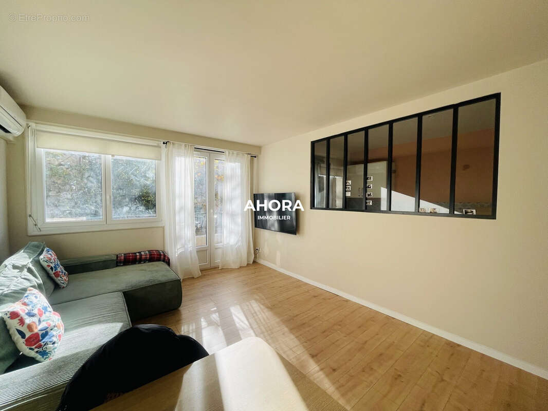 Appartement à MARSEILLE-4E