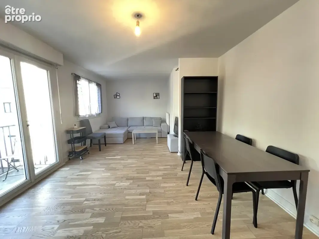 Appartement T3 de 69 m2   Hyper centre La Roche-sur-Yon   2 balcons   Cave - photo 2