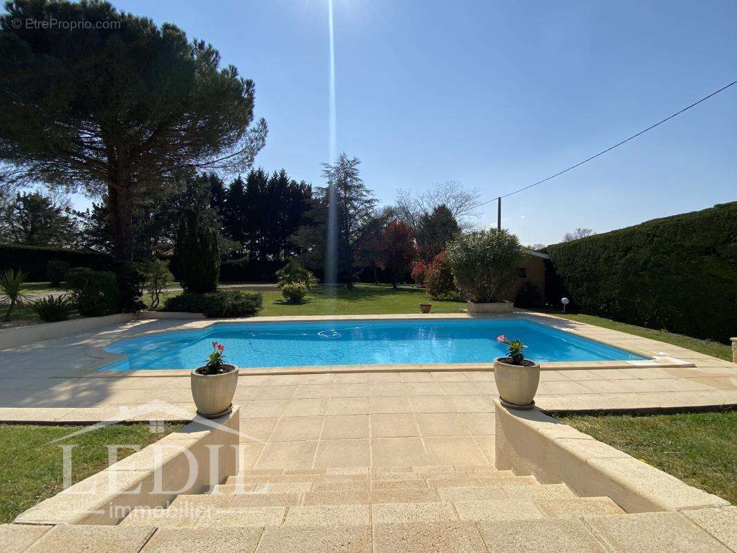 Magnifique Ensemble Immobilier avec Deux Maisons - photo 2