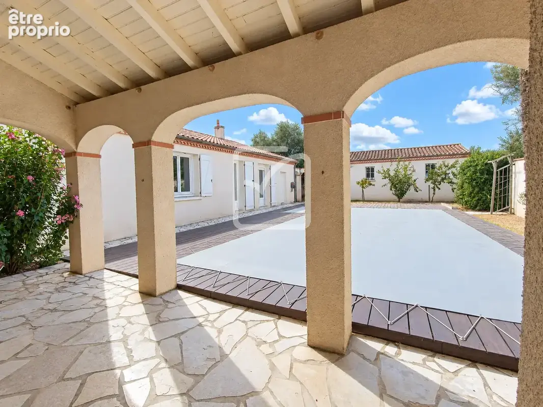Maison de plain-pied avec 4 chambres, piscine, garage et jardin à Villeneuve-sur-Lot - photo 8