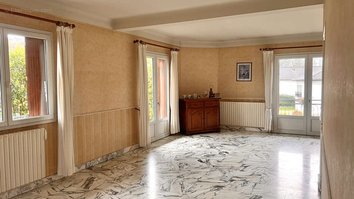 Maison à MONTAYRAL