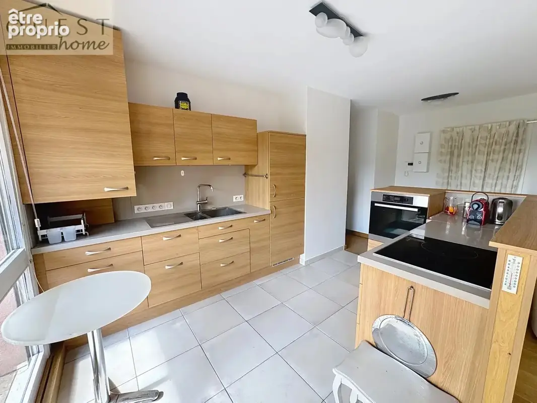 Appartement entièrement rénové avec box fermé dans le centre - photo 4