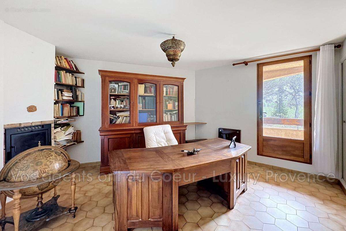 Maison à CHATEAUNEUF-LE-ROUGE