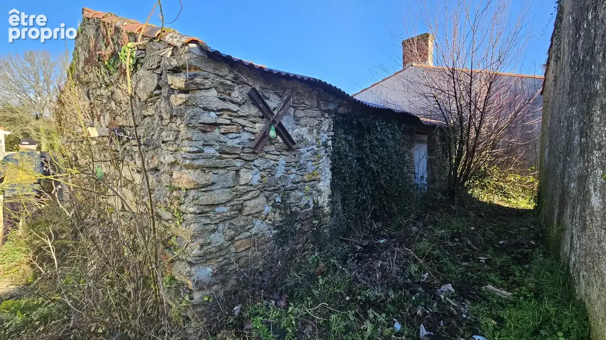 Parking à SAINT-JULIEN-DES-LANDES
