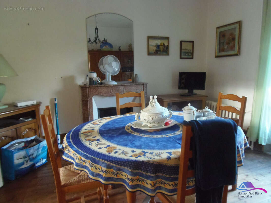 salle à manger - Maison à PREVERANGES