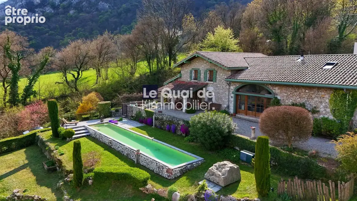 Maison 7 pièces 232 m² à vendre à Veurey-Voroize (38113) - photo 1